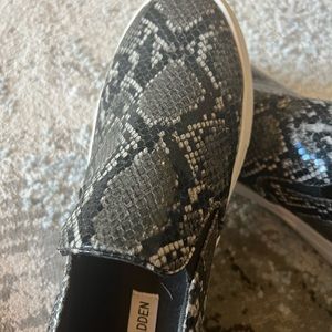 Steve Madden snake skin slip on shoes size 9.5